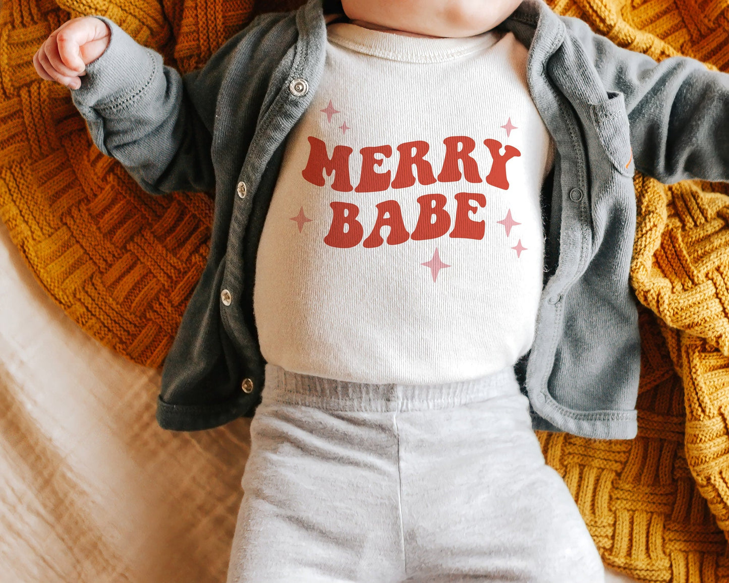 Merry Mama Christmas Shirt for Mom, Merry Mama Sweatshirt, Xmas Christmas Crewneck Pullover, Gift For New Mom, Retro Christmas Mom T-shirt